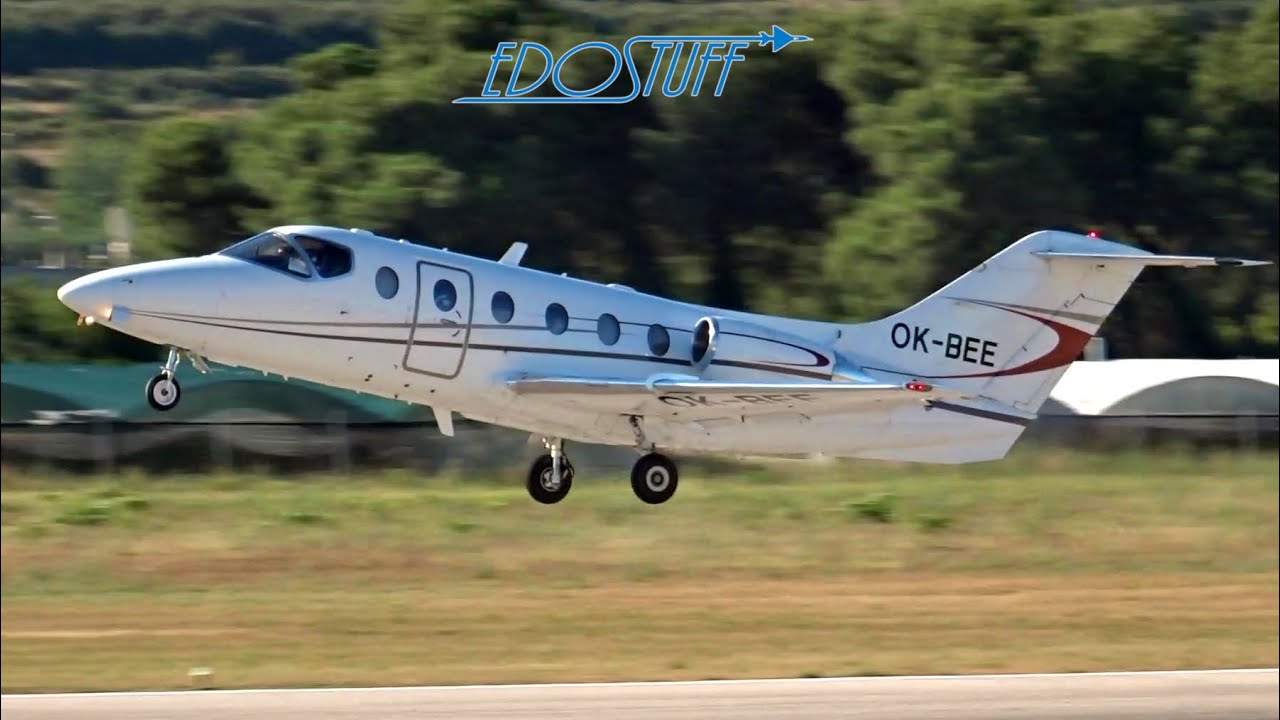 CLOSE-UP Beech Beechjet 400A TAKEOFF - Split Airport SPU/LDSP