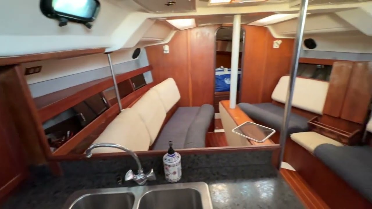 *SOLD* 37 Hunter Legend - 1987 Inside Tour $24,900 CDN