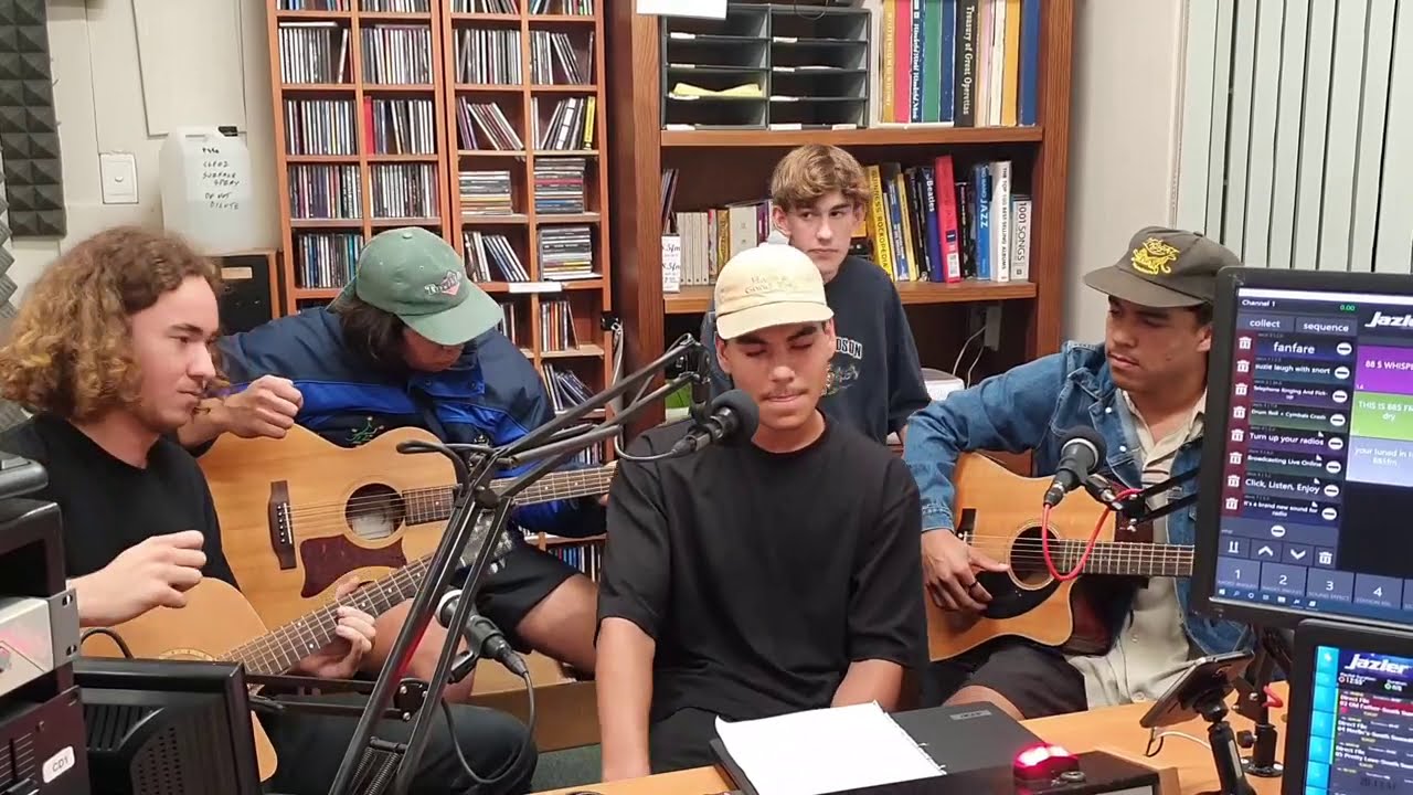 Western Oz Radio   Lonely Island Acoustic