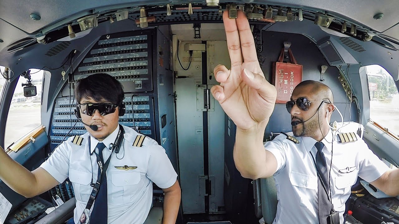 Cockpit View | Landing | H. Hasan Aroeboesman Airport Ende ENE