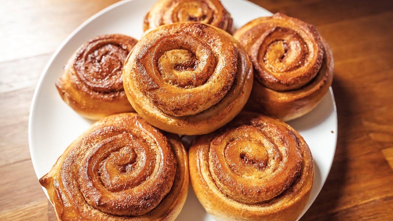 Making Norwegian Kanelboller
