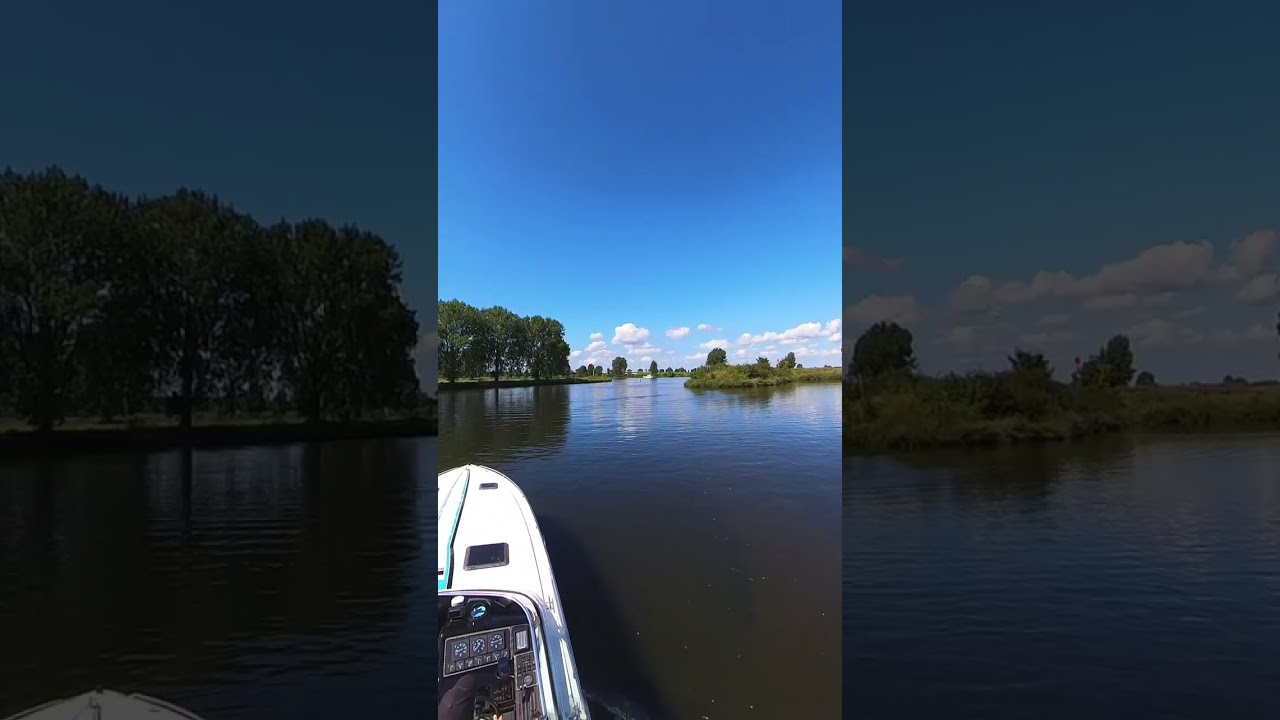Formula 311 SR1 leaving the old harbor of Heusden, The Netherlands