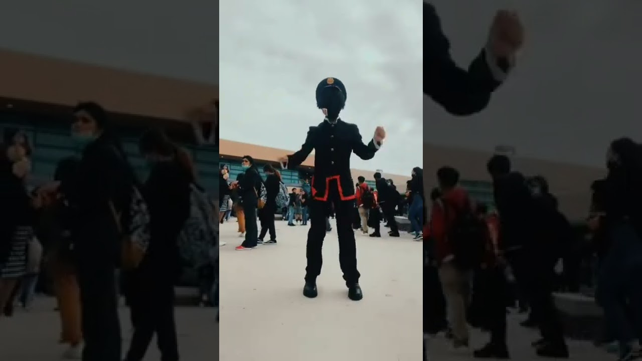 Para el que hizo cosplay de Hanako-kun llamame...