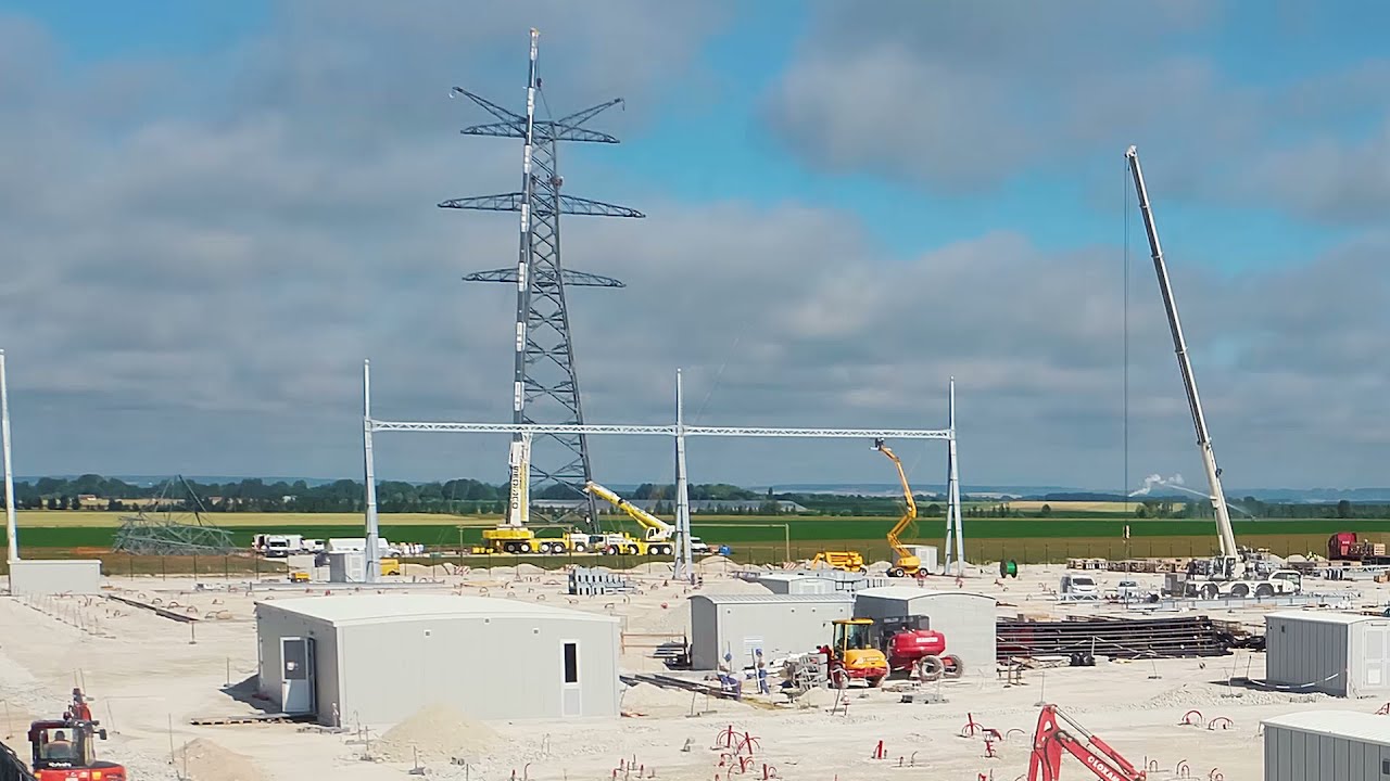 Construction du poste électrique 400 000 volts de Faux Fresnay
