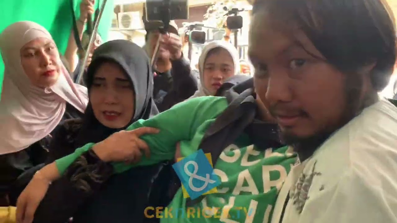 MOMENT ANAK ALM MPOK ALPA NANGIS & PINGSAN KARNA KEPERGIAN IBUNDA TERCINTA