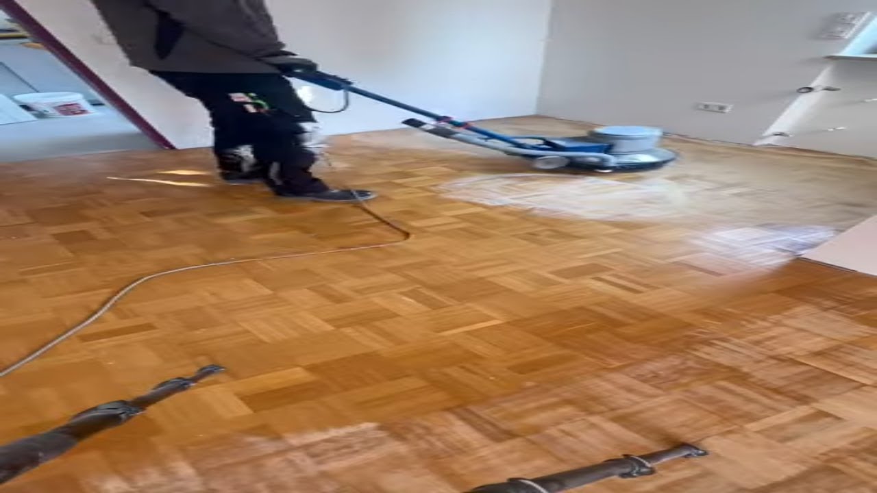 Parkett schleifen mit einer Einscheiben-Maschine