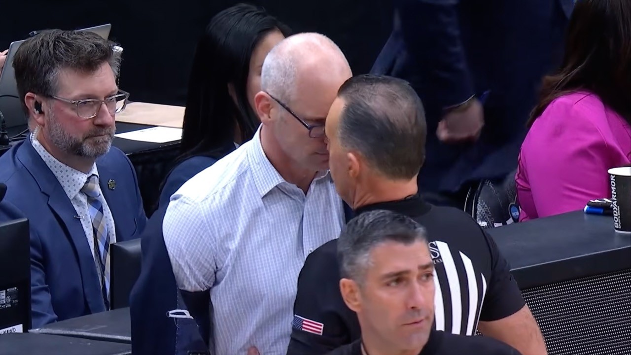 Dan Hurley HEADBUTTS Ref After UConn Game Winner vs Duke