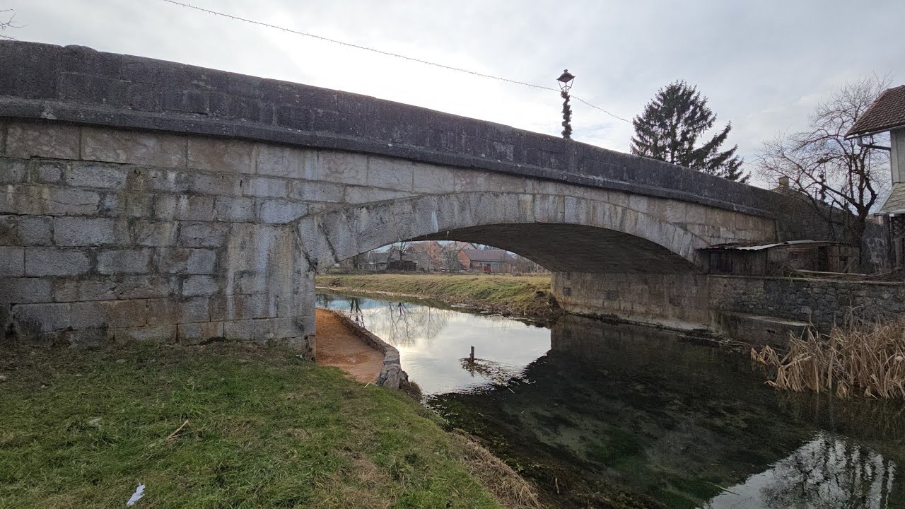 Lidijinom šetnicom ispod mosta