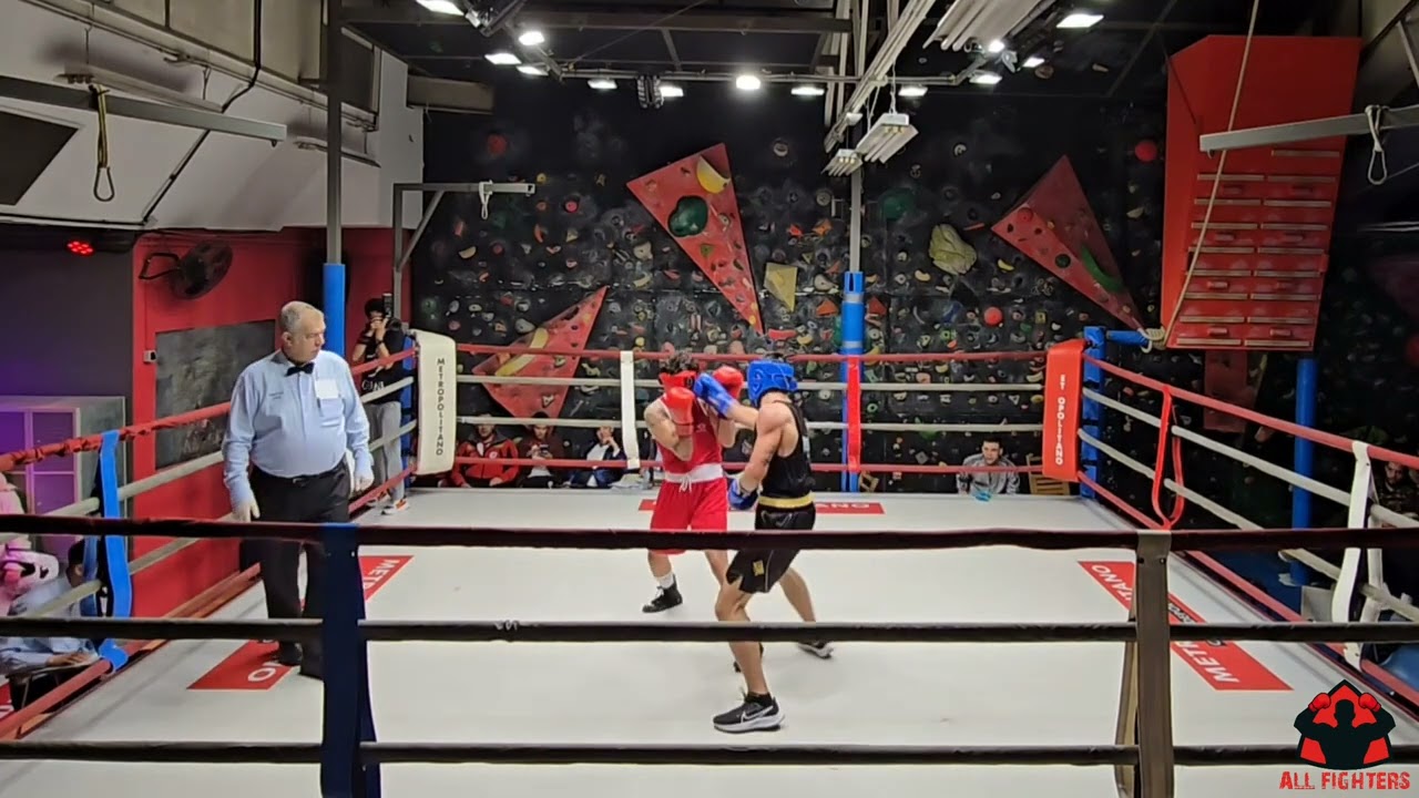Combate Boxeo Amateur.Máx 63,5 Kg.Alejandro Caamaño Vs Alex Pozuelo.30/11/24 