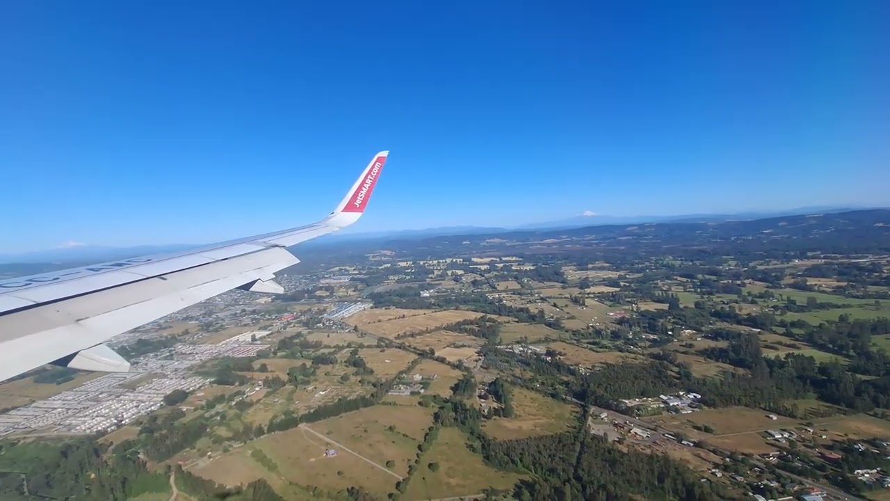 JetSMART A320 landing in Temuco (ZCO)