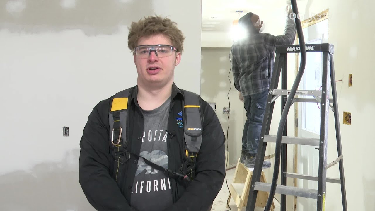 Студенты профессионально-технического училища NBCC построили модульный дом.