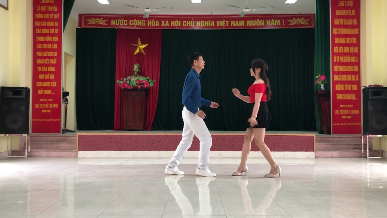 CLB SỐNG VUI SỐNG KHOẺ PHÚC LỘC ( cha cha vó ngựa trên đồi cỏ non)