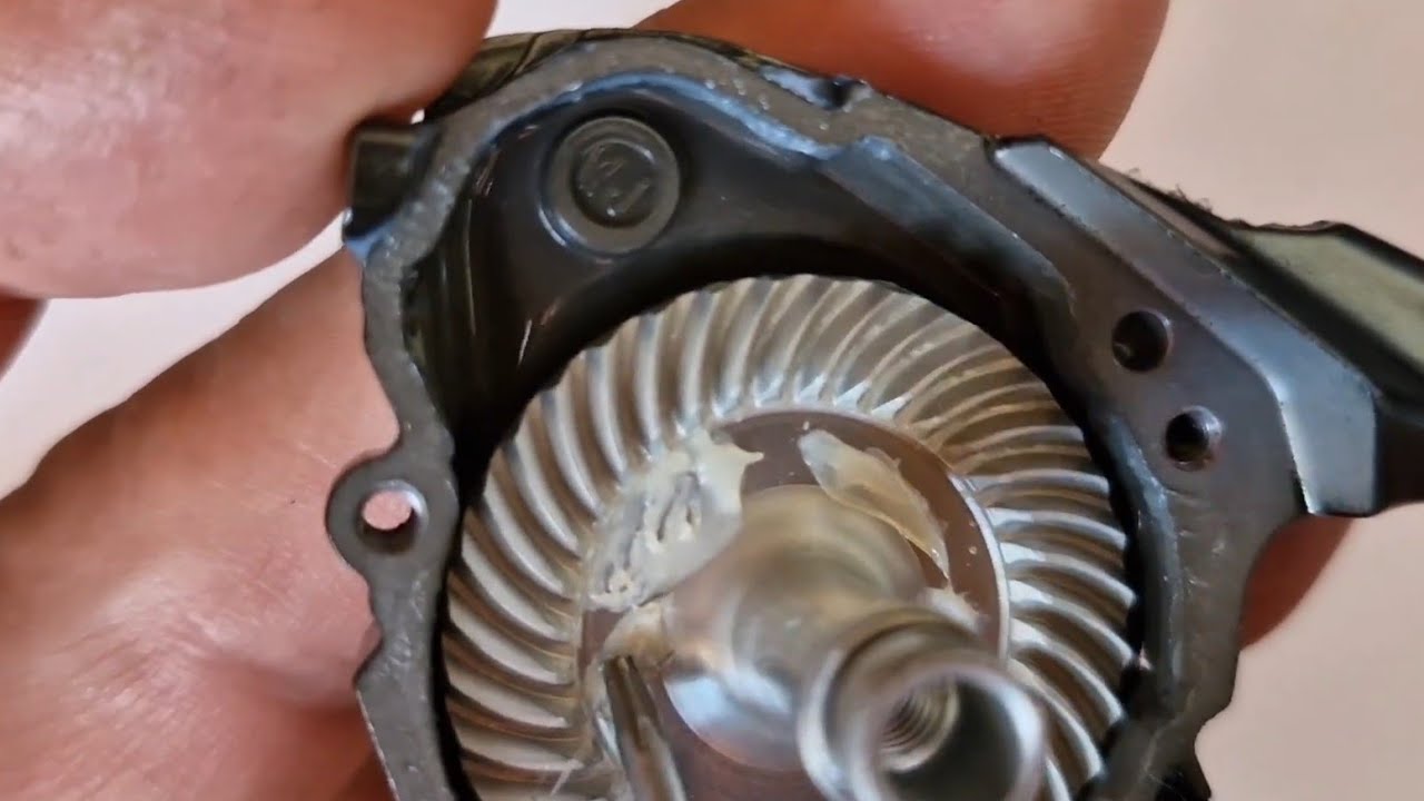 Проверим наличие и качество смазки с завода / Shimano Twin Power