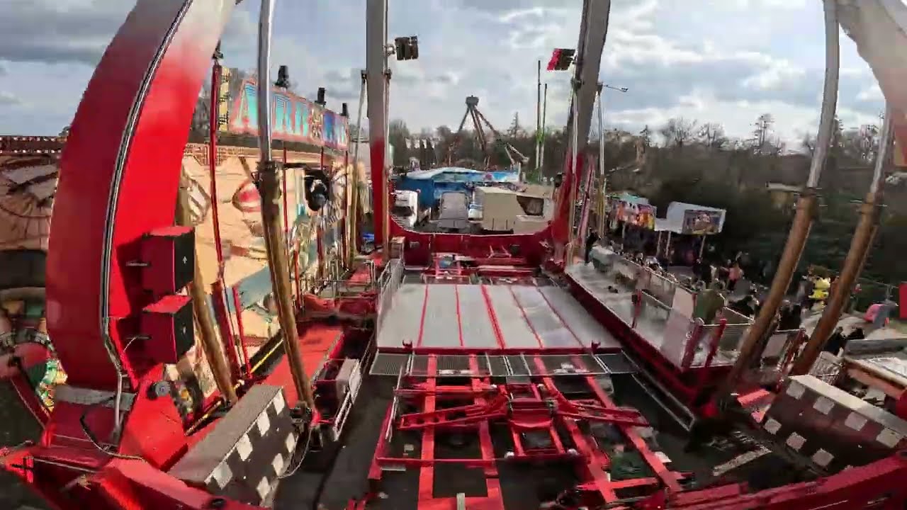 Praha Matějsk&aacute; pouť 2026 - karuzela Airborne (Ordelman) On ride