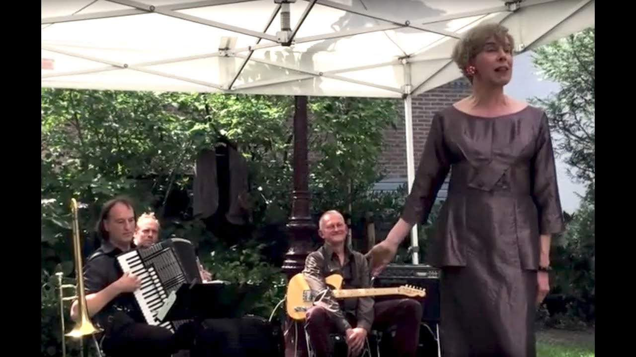 De accordeonist - Hella Holland zingt Piaf