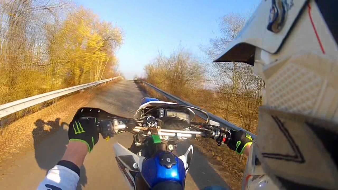 Suzuki DRZ 400 riding in the evening