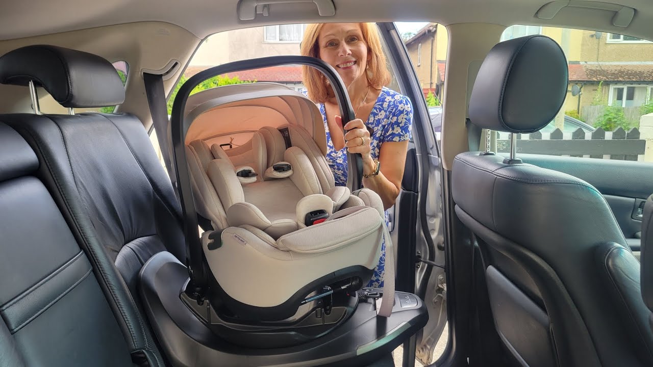 Fitting the Silvercross Glide Car Seat with the Base plus 360°