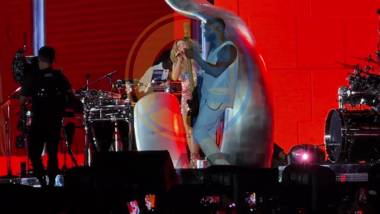 Shakira “Soltera” ante más de 400 mil personas en el zócalo de la CDMX 