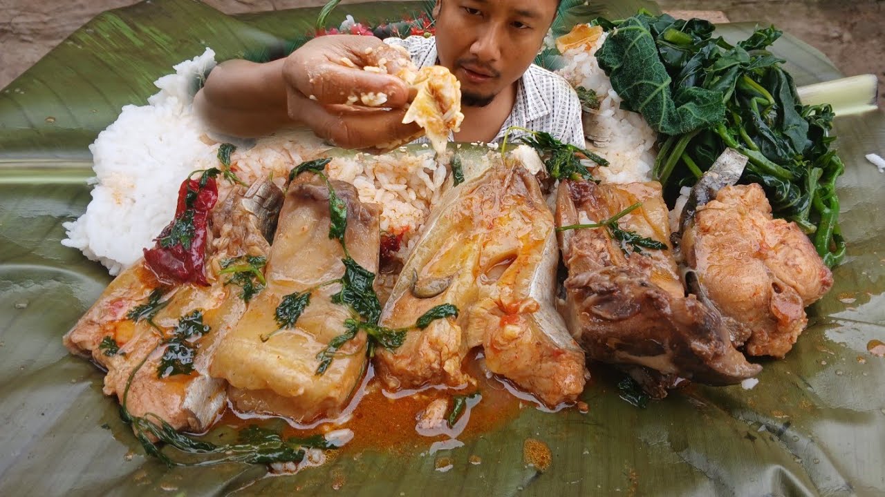 Delicious pangasius fish curry with 2 king chilli mukbang 