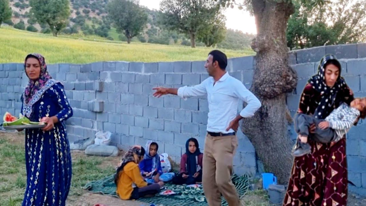 Narrative of taking Azar's daughter to the doctor and the story of Dariush and Zahra