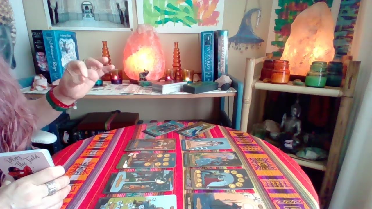 CAPRICORNIO!! 🔮 Tienes a alguien muy dulce tratando de conquistarte!! Suelta tu pasado!!