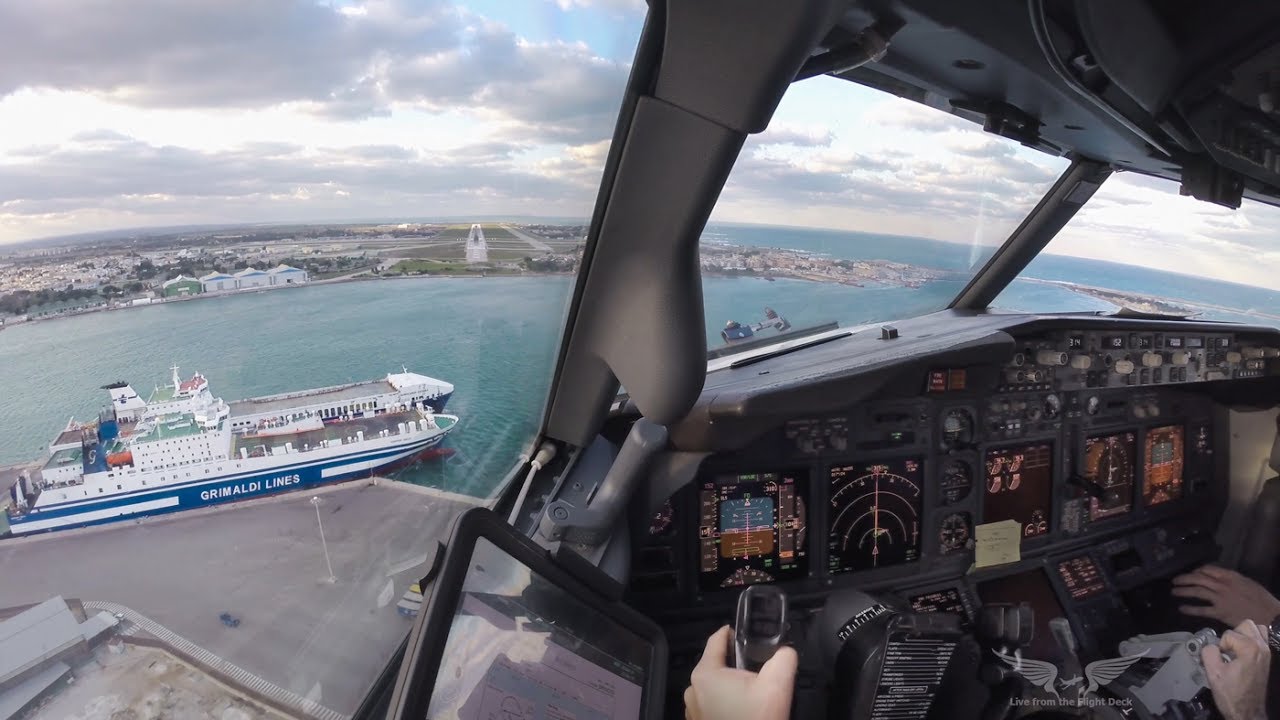 25kts Crosswind Landing Brindisi RW31 - Boeing 737
