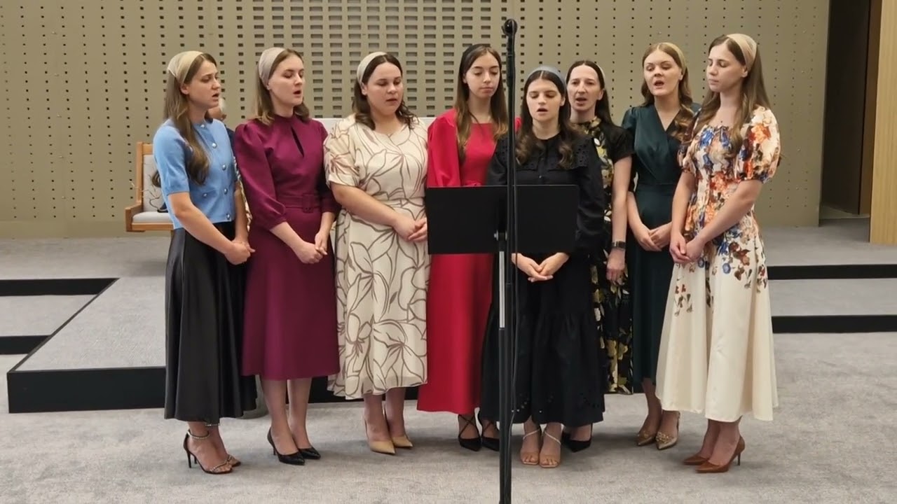Grup fete,Biserica nr 1 Vicovu de sus