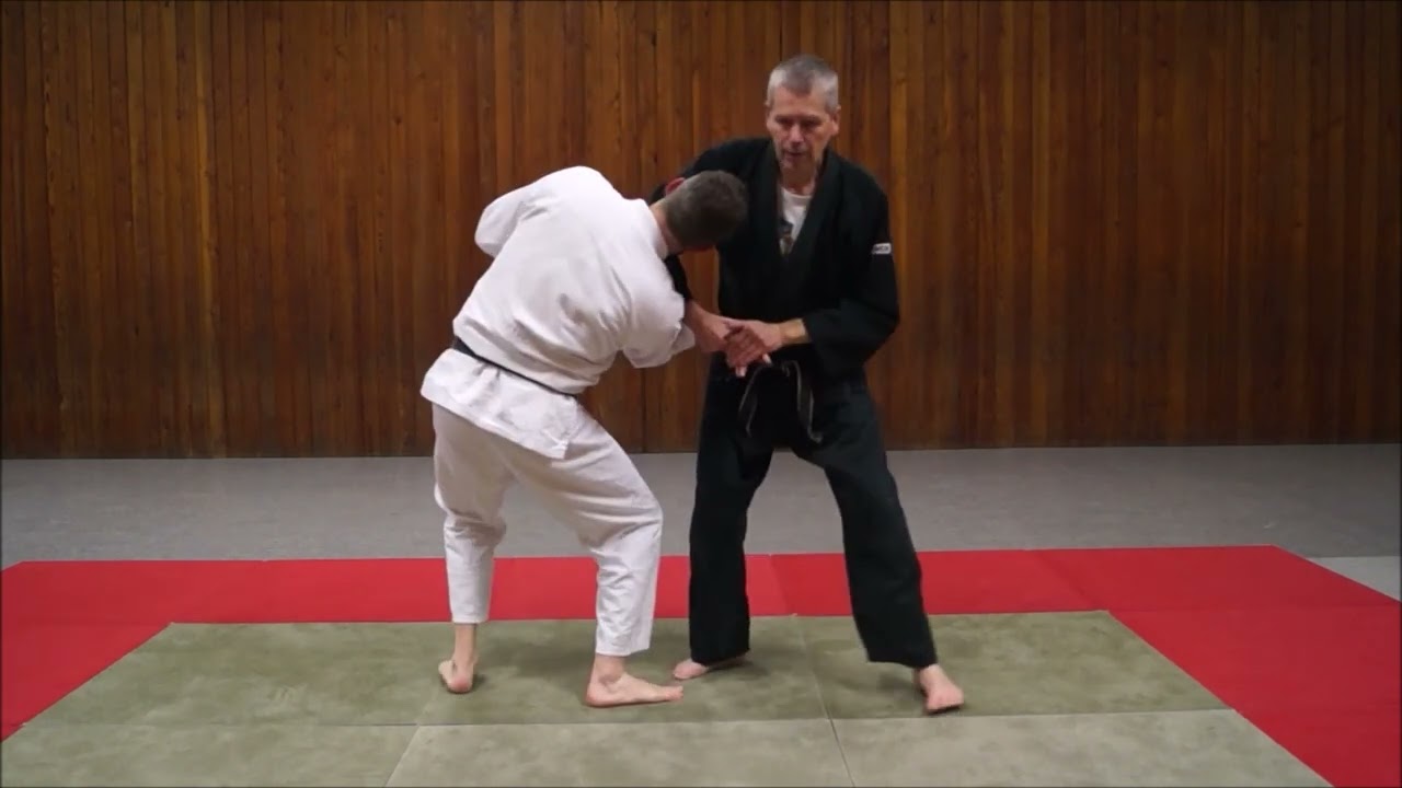 Ju-Jutsu Master-Serie 131: Kipphandhebel bei gegenüberliegend gefasstem  Handgelenk