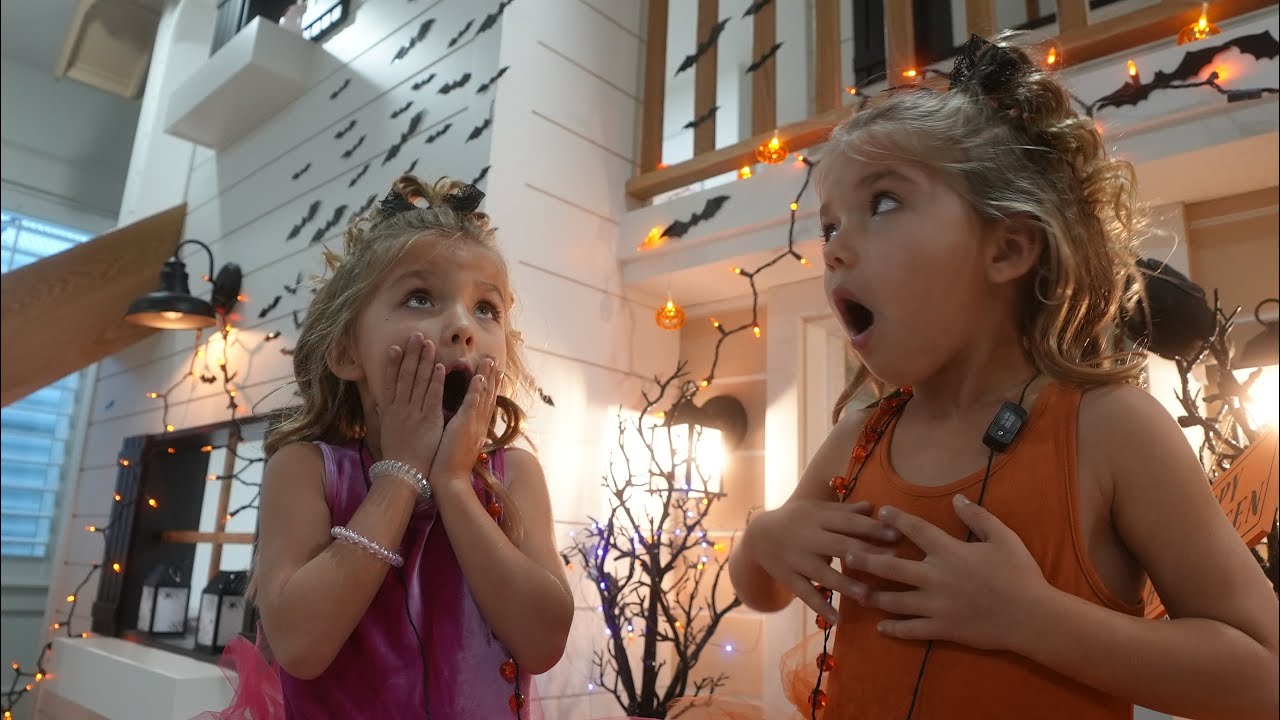 Taytum and Oakley DECORATE The Playhouse For Halloween!