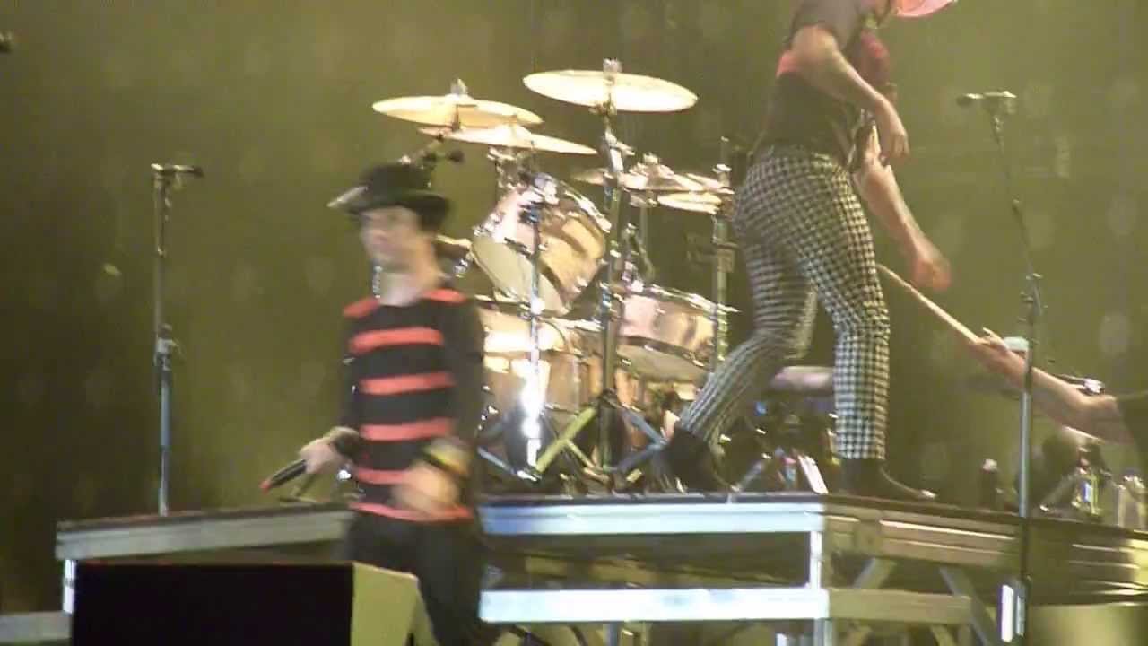 Green Day : Shout + I Can't Get No Satisfaction + Teenage Kicks @ Emirates Stadium London 01/06/2013