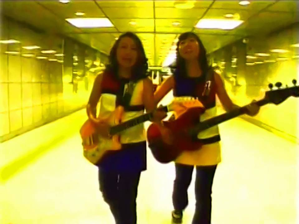 Shonen Knife - Mass Communication Breakdown (Video 2003 - DHV 2011)