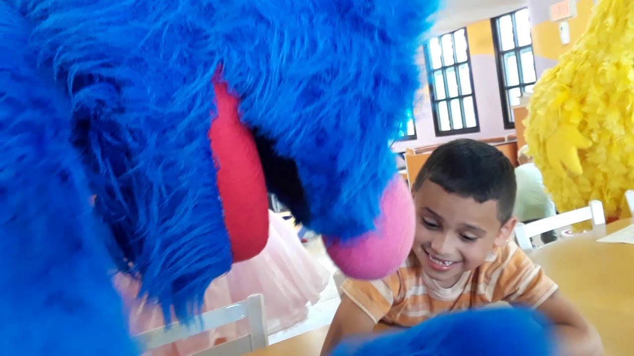 SeaWorld San Antonio Dinner With Elmo And Friends 2019
