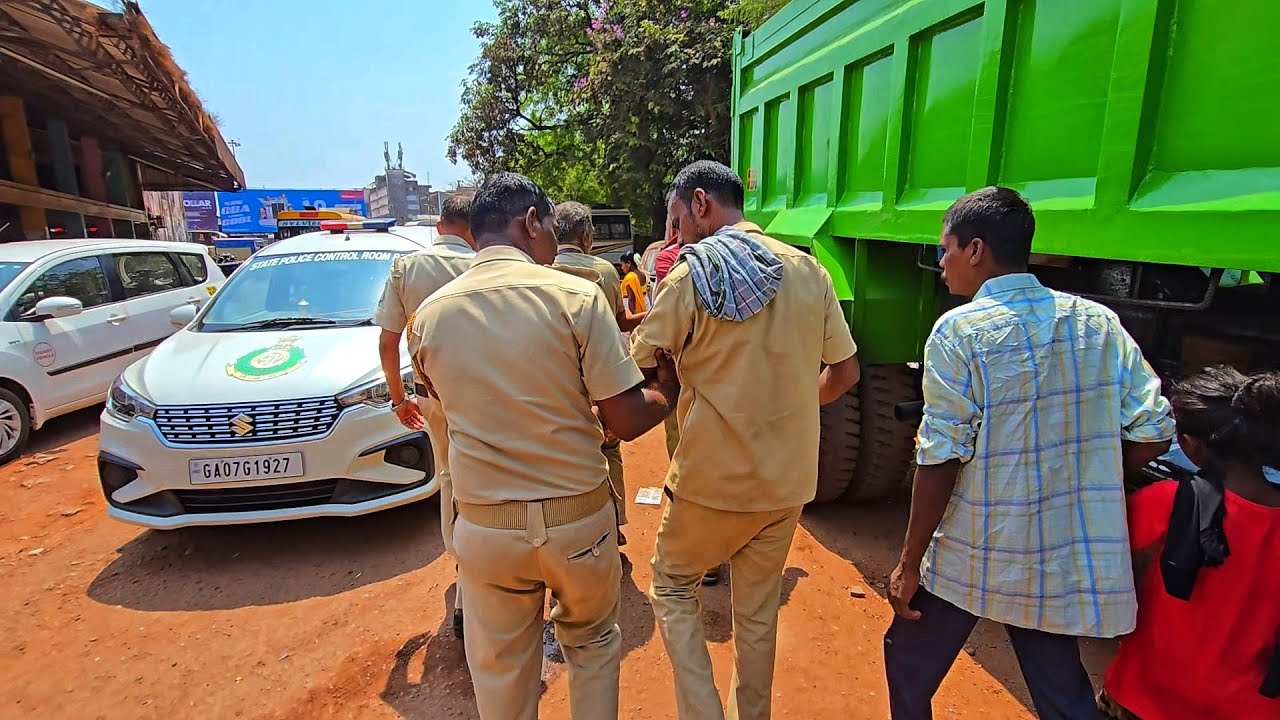 Drunken Bus Driver And Conductor Caught By Passengers And Driver Arrested By Mapusa Police!