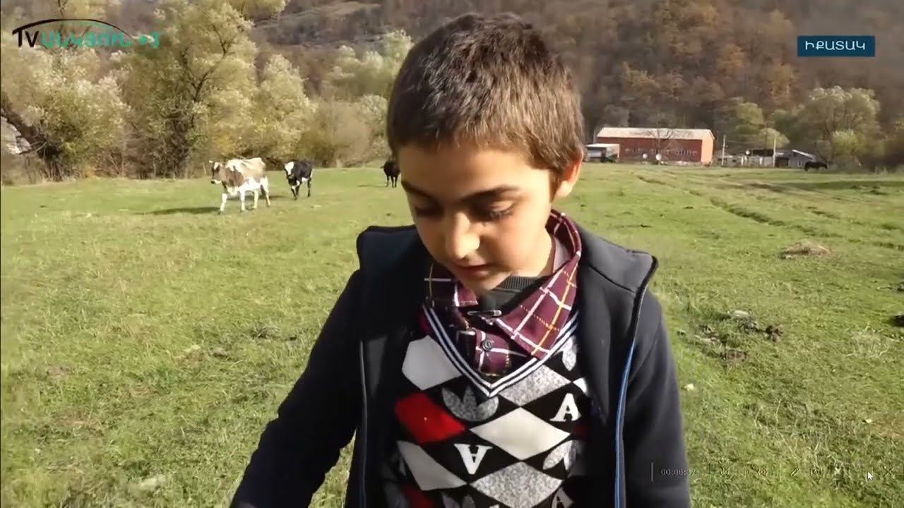 Ես Վահեի տղեն եմ, ինը տարեկան, հերս Էրեվանա աշխատում, ես Էրեվանը տեհած չեմ