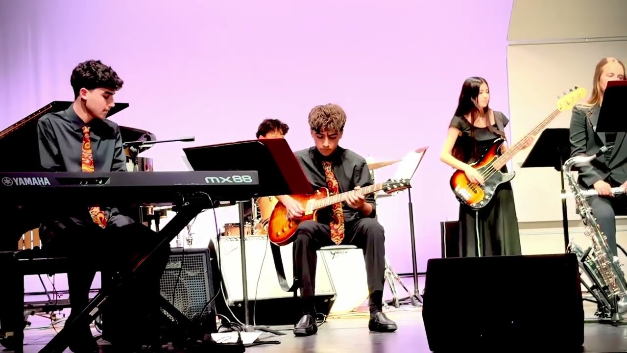 Palladium (Wayne Shorter) Brothers on keyboard and guitar!! Awesome improvised jazz guitar solo! 