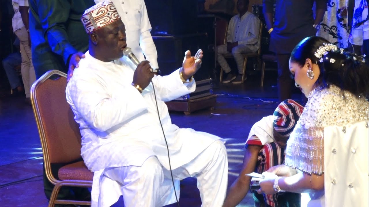 AJOBIEWE PRAISES K1 DE ULTIMATE FAVOURITE WIFE ROPO ON HIS 50YEARS ON STAGE