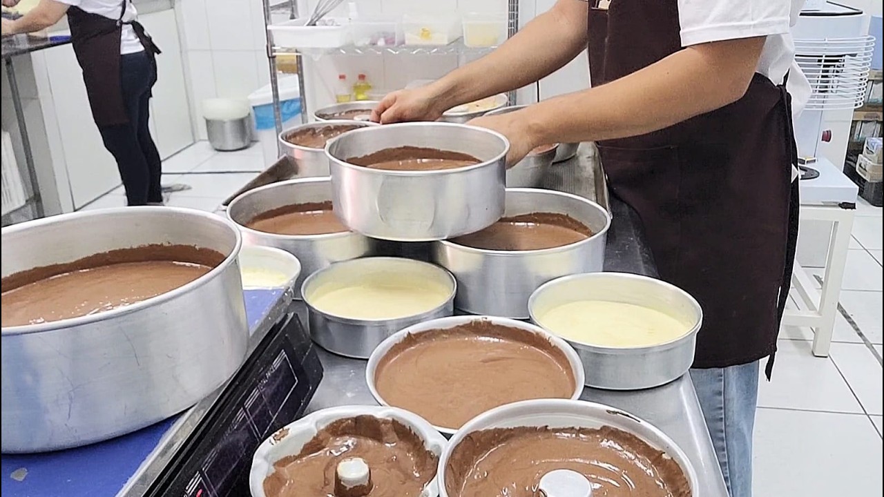 DENTRO DE UMA CONFEITARIA | Dia do bolo de chocolate | VLOG da nossa produção