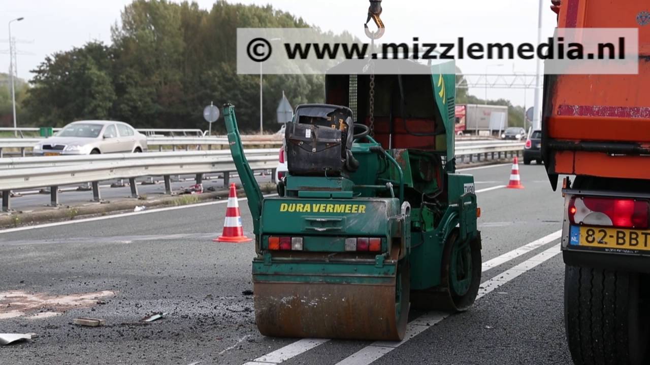 Afgevallen wals zorgt voor veel problemen op de A22 bij knooppunt Velsen