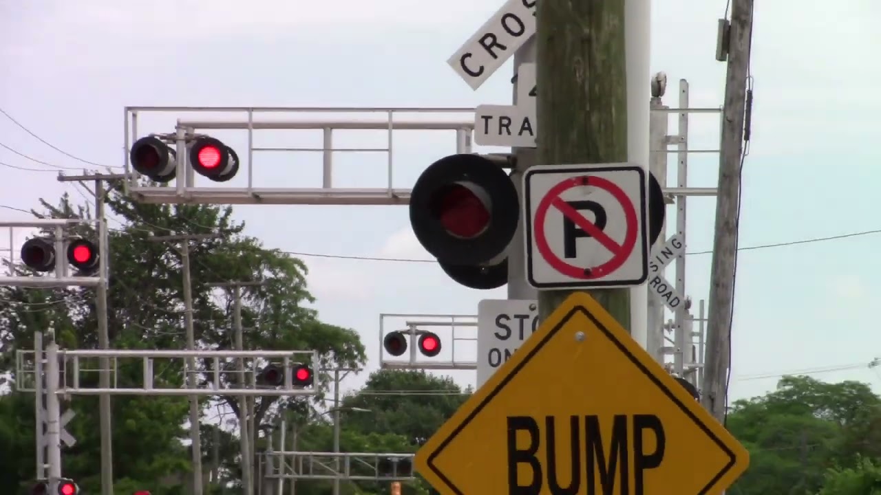 Oak  St Crossing in Wyandotte MI (CN shoreline sub and crossing review)