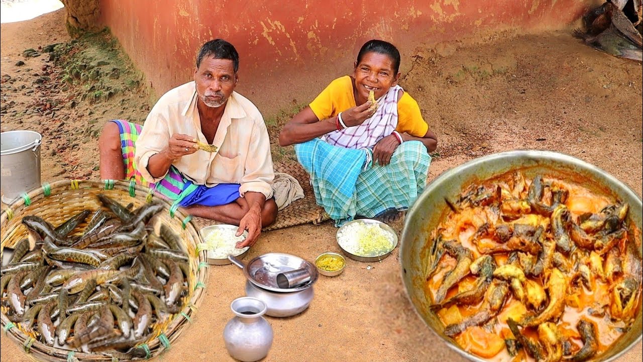 santali tribal famous recipe SMALL FISH curry with potato cooking&eating by our grandma||rural India