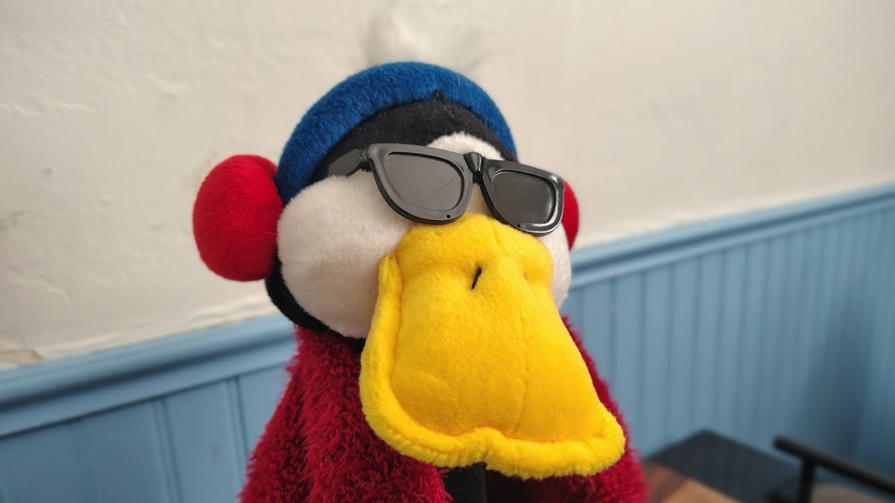 Dan Dee Animated Singing Shaking Penguin w/ Towel - 