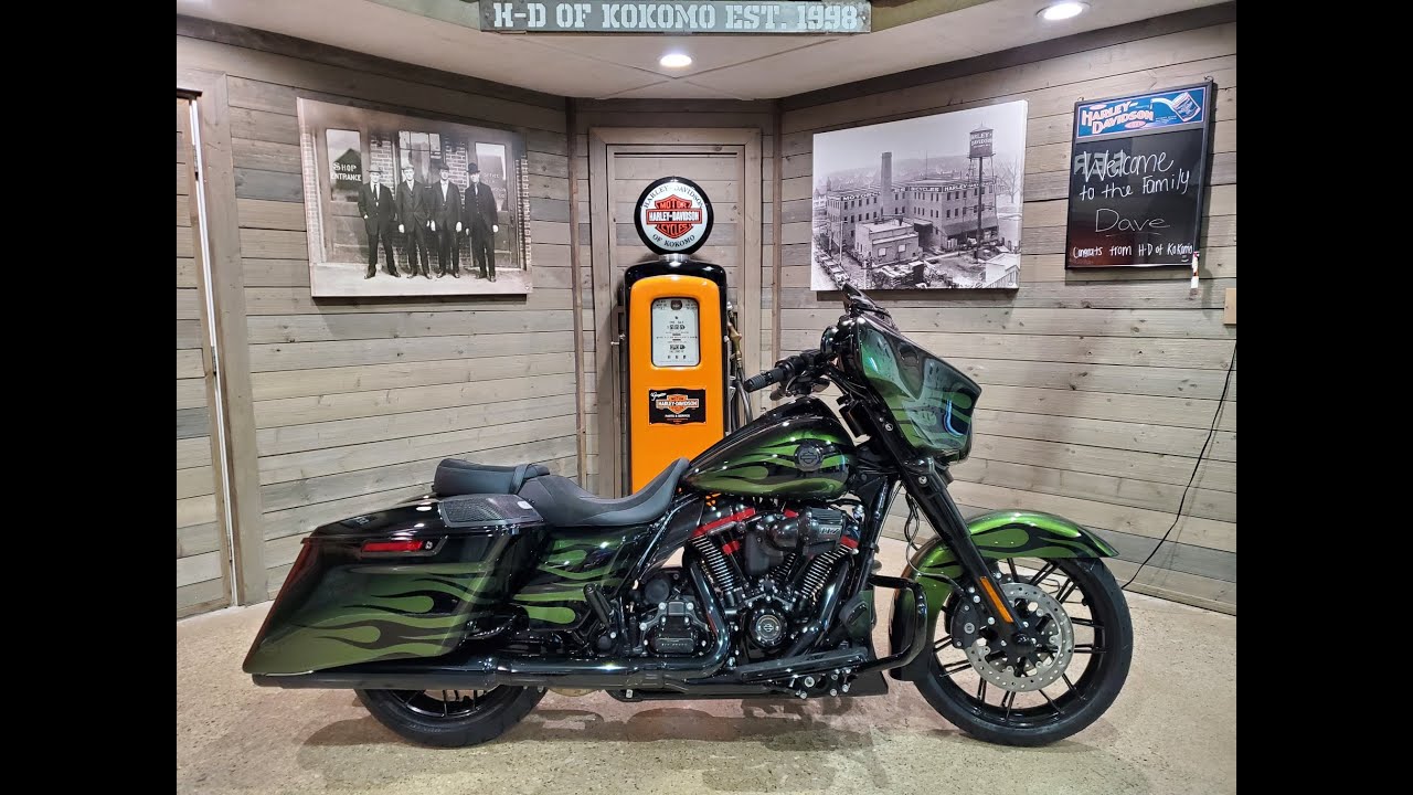 2022 Harley-Davidson CVO Street Glide FLHXSE-Envious Green Fade.