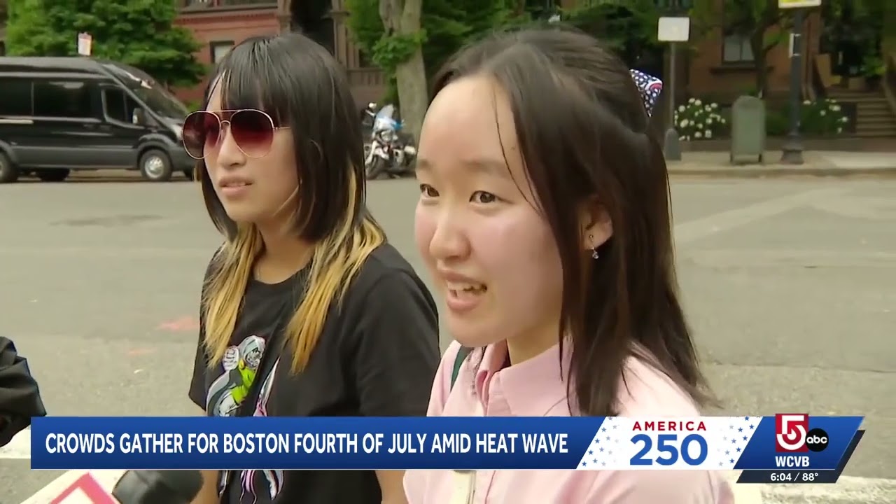 Thousands claim seats for Fireworks Spectacular, despite heat