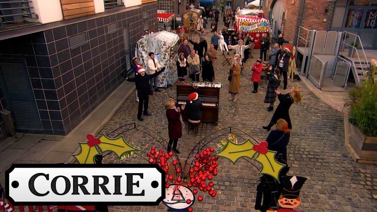 Coronation Street Celebrate Christmas Day! | Coronation Street