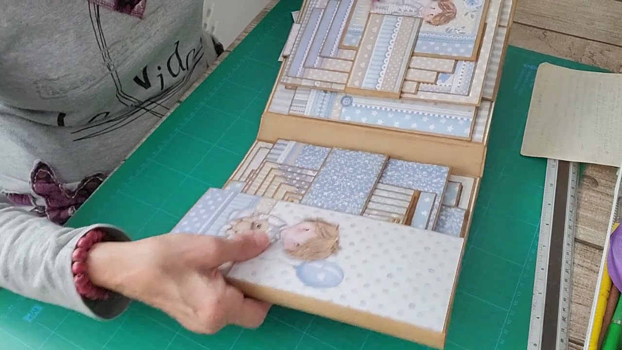 Álbum infantil de la colección de Stamperia, tutorial .