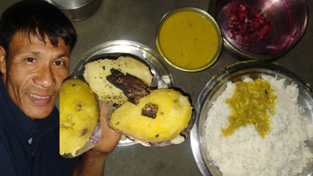 আজি আলু পুৰা আৰু দলি ভাতৰ সৈতে