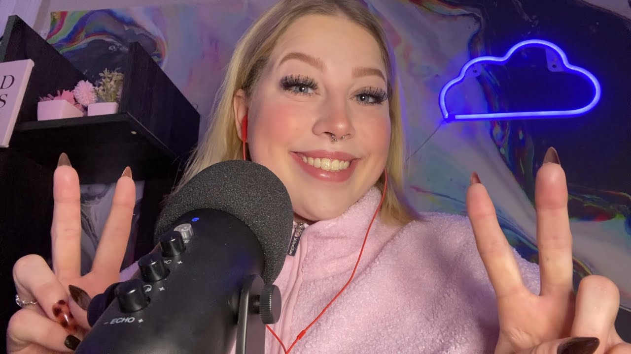 ASMR Christmas haul💖🎄 (tapping, fabric sounds, whispers)