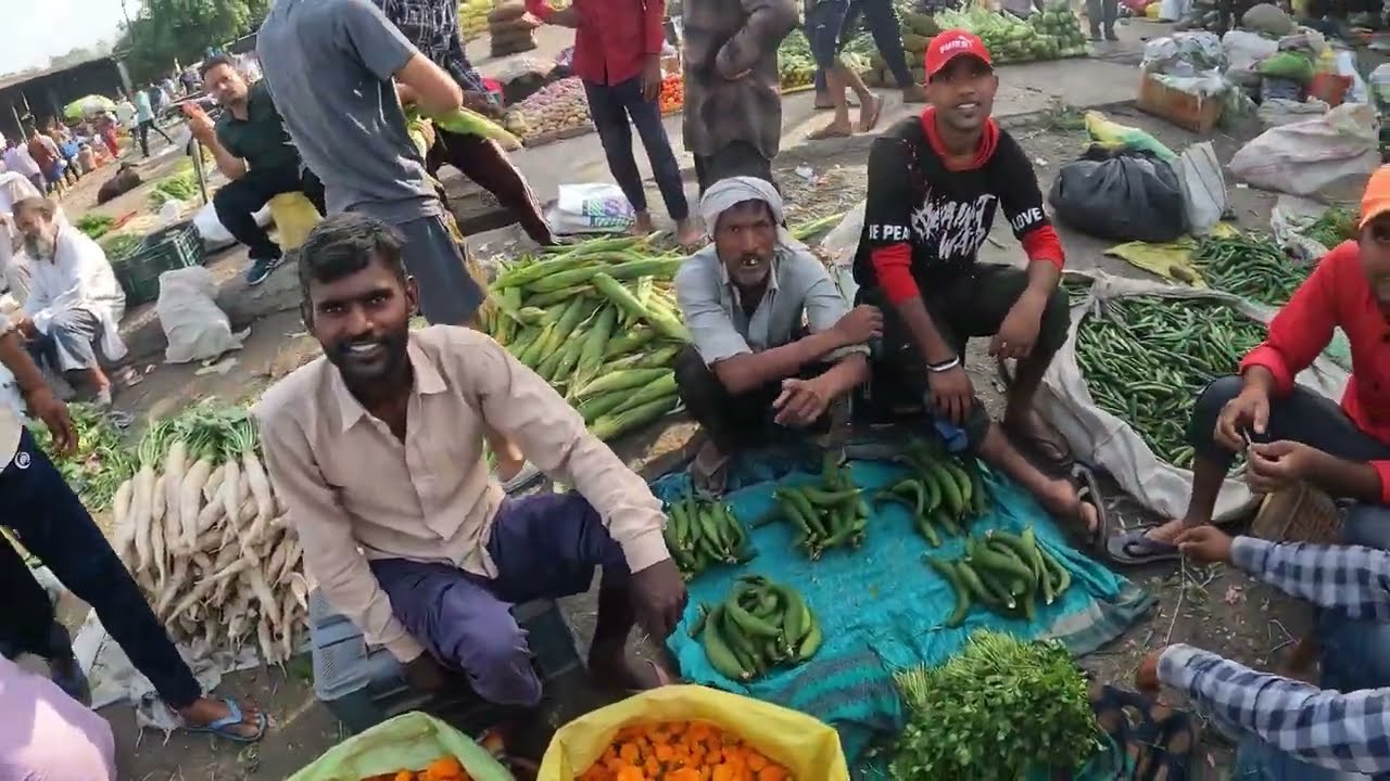 हल्द्वानी की सबसे बड़ी सब्जी मंडी  गया।haldwani big subji mandi