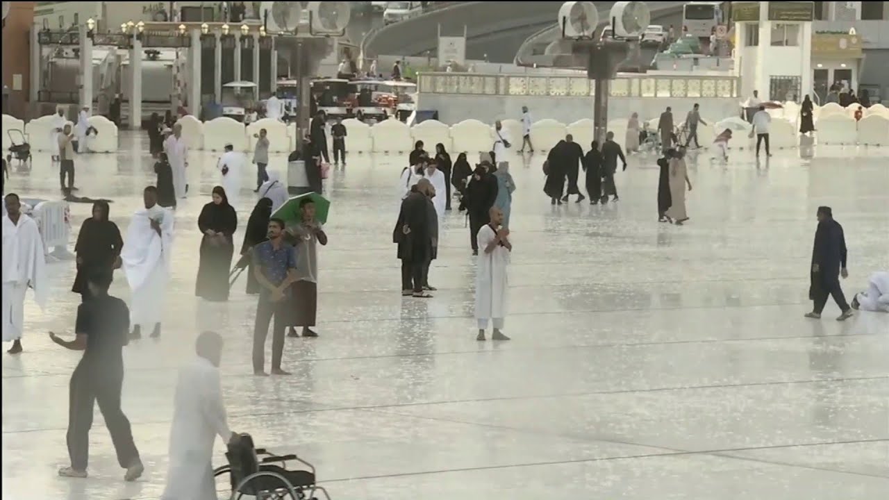 أمطار غزيرة على الحرم المكي