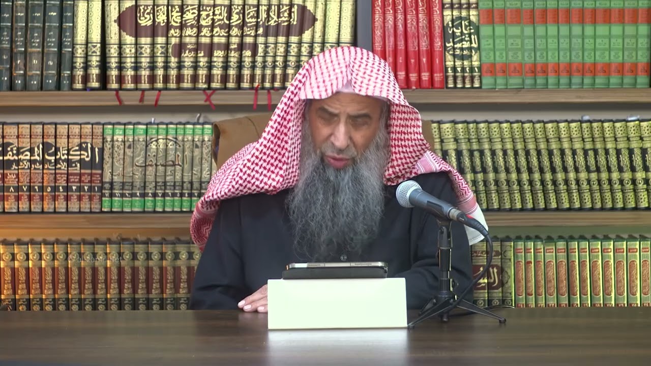 هل يكون شريكًا في الإثم من لم يُنكر المنكر؟
